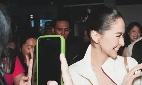 Đến Việt Nam trình diễn thời trang, diễn viên Marian Rivera thân thiện giao lưu với người hâm mộ