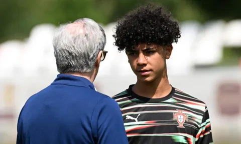 Con trai Ronaldo có thể đá cho 5 đội tuyển