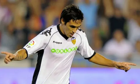 Biểu tượng Valencia lạc trong địa ngục sau giải nghệ