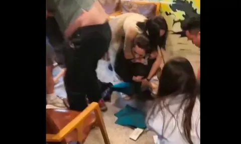 Xác minh vụ nhóm người giành nhau túi tiền giữa khu đô thị cao cấp ở Hà Nội