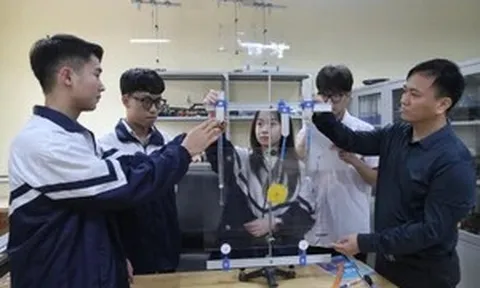Thầy giáo mê sáng chế khắc phục 'nút thắt' 20 năm dạy học Vật lý