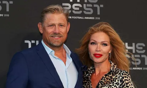 Schmeichel bóc trần rối loạn chuyển nhượng ở Man United