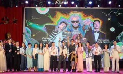 Double2T cùng dàn nghệ sĩ khuấy động đêm nhạc hội Spotlight 2025 trường Báo