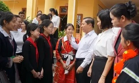 Thứ trưởng Lê Tấn Dũng: Đảm bảo an toàn tuyệt đối cho học sinh tới trường sau lũ
