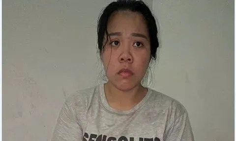Hành vi mờ ám của người phụ nữ trong phòng của vợ chồng hàng xóm