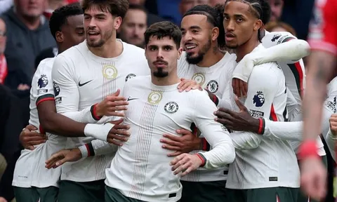 Chelsea nhận thẻ đỏ thứ 4 chỉ sau 6 trận