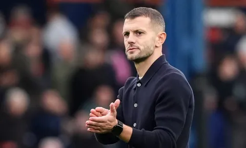HLV Wilshere có khởi đầu ác mộng