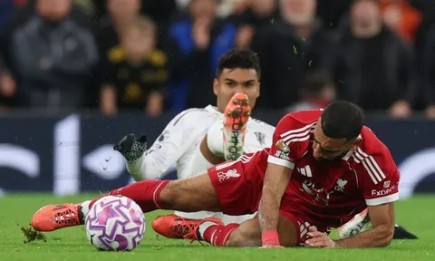 Liverpool trả giá cho hợp đồng vàng