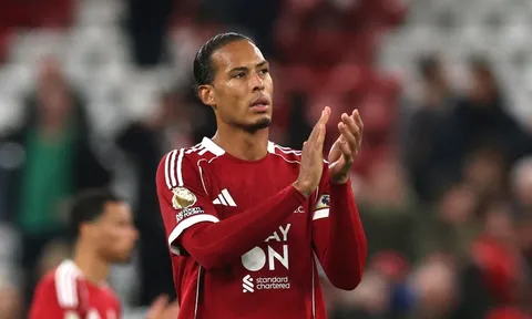 Van Dijk ở đâu trong khủng hoảng của Liverpool