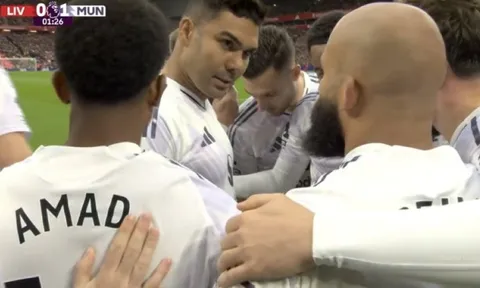 Casemiro liên tiếp 'tát' đồng đội