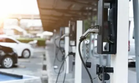 Chuyển đổi xanh từ xe máy xăng sang xe điện: Để Việt Nam bước vào cuộc cách mạng giao thông bền vững