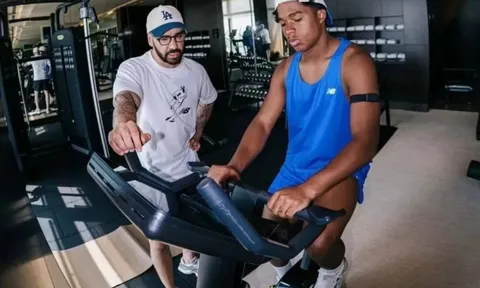 Endrick chi 250.000 euro dựng phòng gym kiểu Ronaldo