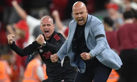 Liverpool lật ngược thế cờ Man United