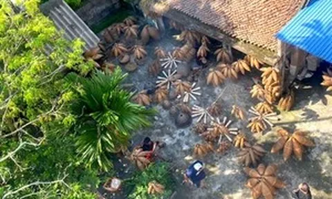 Về Thủ Sỹ học vót nan, đan đó