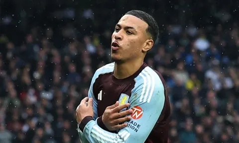 Tottenham thua ngược Aston Villa