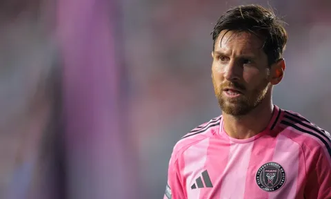 Messi đi vào lịch sử