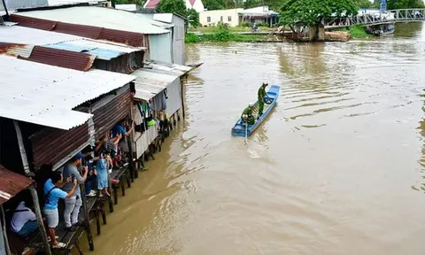 Tìm thấy thi thể bé trai 4 tháng tuổi rơi xuống kênh ở An Giang