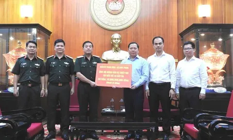 Tiếp nhận 10 tỷ đồng từ Quân ủy Trung ương, Bộ Quốc phòng ủng hộ đồng bào khắc phục hậu quả thiên tai
