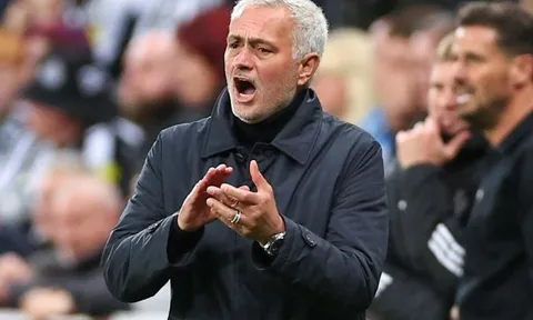 Mourinho nhận trái đắng tại Champions League