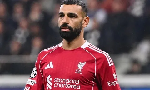 CĐV nổi giận với Salah