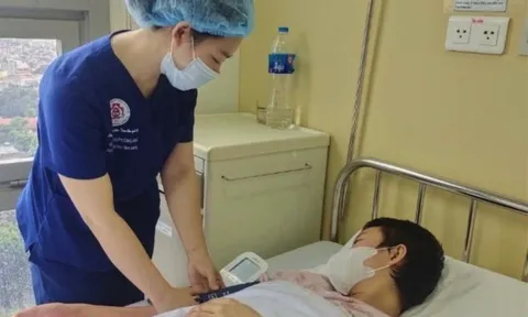 Đau ngực, ra mồ hôi trộm suốt một tháng, cô gái 23 tuổi không ngờ mắc ung thư 0