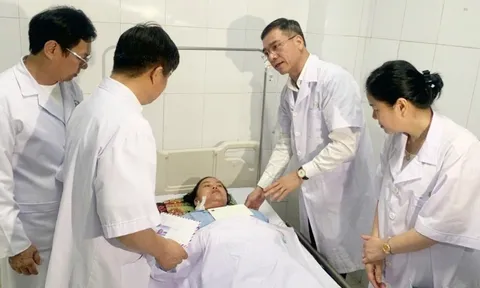 Bộ trưởng Y tế tặng bằng khen 4 nữ điều dưỡng dũng cảm cứu bé sơ sinh ở Nghệ An 0