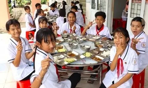 Chăm lo học sinh dân tộc bằng tình thương và trách nhiệm