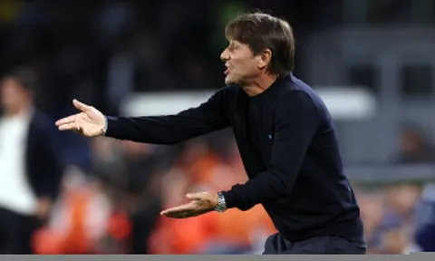 Conte xô xát với Lautaro Martinez