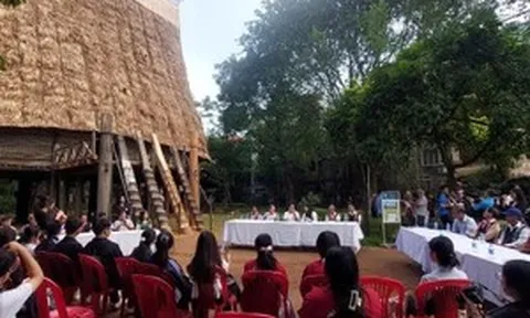 Gian nan bảo tồn nhà rông nơi đô hội