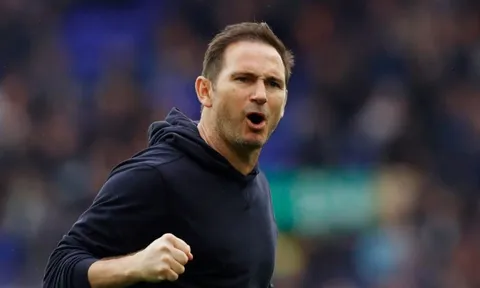 Lampard viết lại lịch sử 60 năm