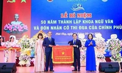 Khoa Ngữ văn Trường ĐHSP Hà Nội 2 đón nhận Cờ thi đua của Chính phủ