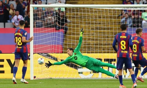 Barca thua, nhưng Szczesny vẫn ngẩng cao đầu