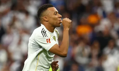 Mbappe dạy Yamal bài học về sự im lặng của người lớn
