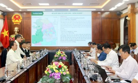 Chủ tịch tỉnh Gia Lai giao nhiệm vụ THACO nghiên cứu phát triển kinh tế khu vực Cửa khẩu Quốc tế Lệ Thanh, đẩy mạnh xuất khẩu sang Campuchia