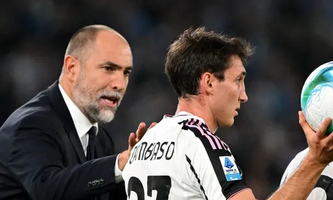 Juventus sa thải HLV trưởng