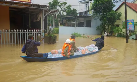 Duy trì nghiêm chế độ ứng trực; tập trung lực lượng, phương tiện khắc phục hậu quả mưa lũ ở miền Trung