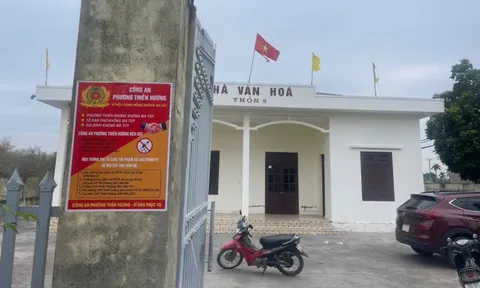 Lý do người đàn ông trốn trong nhà văn hóa, lên mạng cầu cứu lúc tối muộn