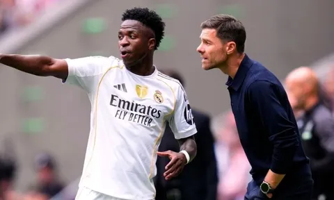 Vinicius tuyệt giao với Xabi Alonso