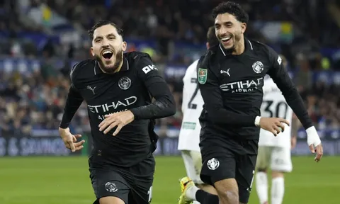 Man City lội ngược dòng ngoạn mục