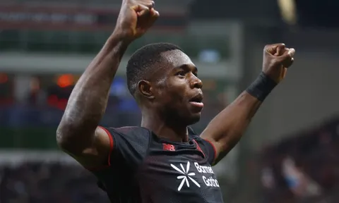 Leverkusen ngược dòng không tưởng