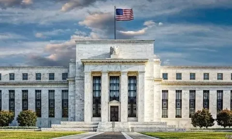 Fed hé lộ triển vọng lãi suất trong tháng 12/2025, chứng khoán Mỹ biến động trái chiều