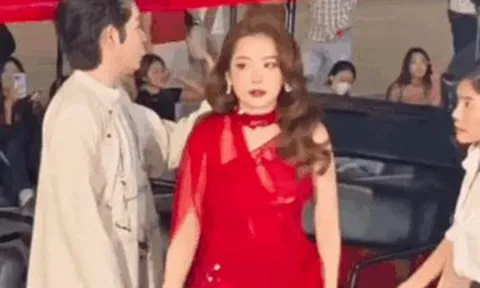 Ngộp thở với visual quyến rũ của Chi Pu khi mặc váy xuyên thấu