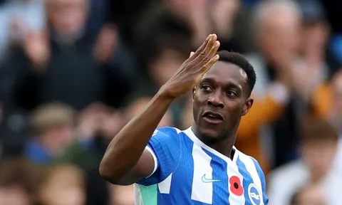 Welbeck lại gây ngỡ ngàng