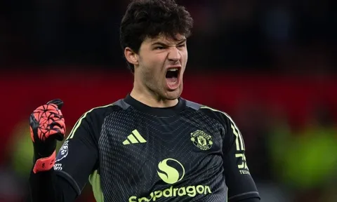 Thủ môn tân binh của MU gây sốt