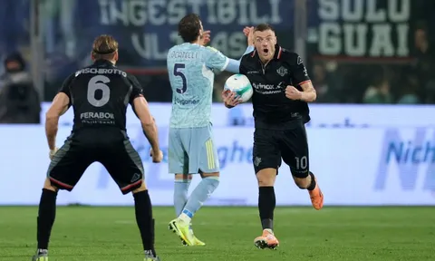 Vardy tiếp tục khuấy đảo Serie A