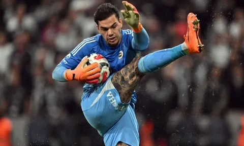 Cảnh tượng gây sốc của Ederson