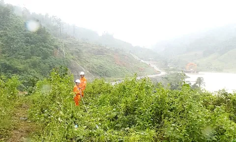 Gần 99% khách hàng miền Trung đã có điện trở lại sau lũ