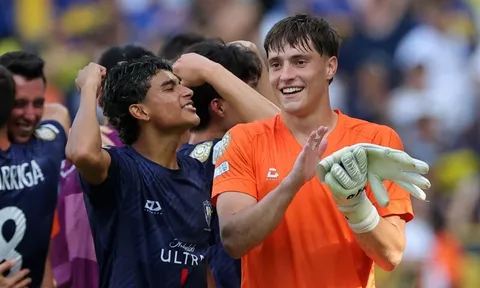 Đội từng thua Bayern 0-10 bị hack tài khoản, ngập ảnh khiêu dâm