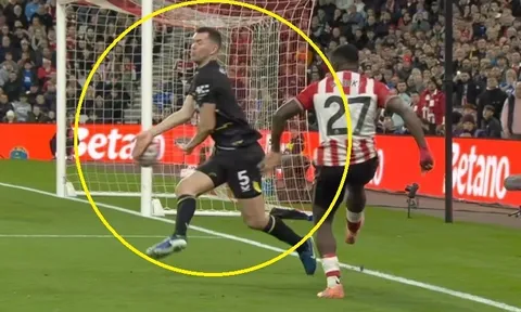 Quyết định gây phẫn nộ tại Premier League