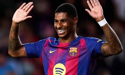 Rashford thành huyền thoại MU